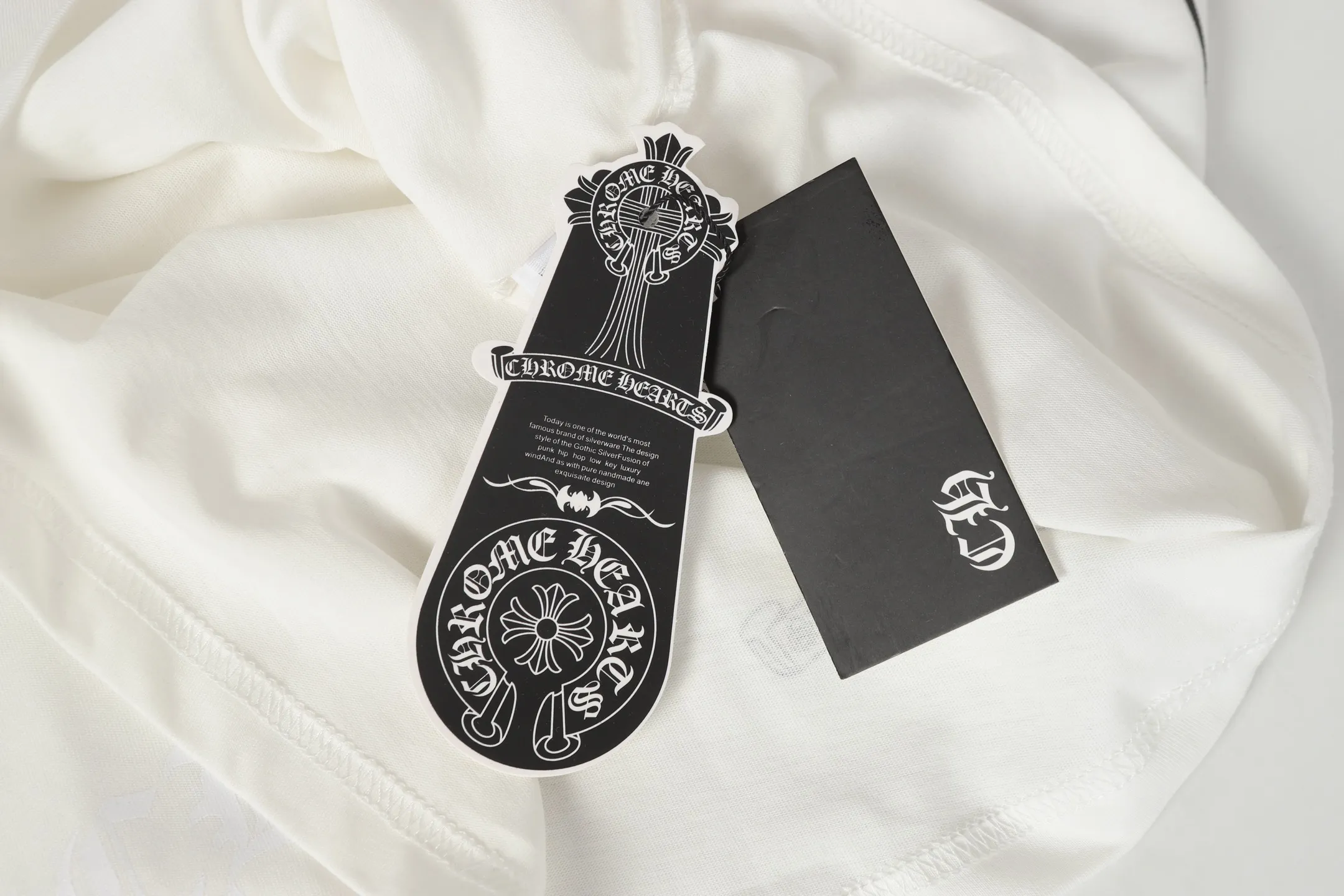 P150 cross-border model, please do not place an order if you pursue perfection -Chrome Hearts/Chrome Hearts 23ss scroll horseshoe Sanskrit printed popular long-sleeved T-shirt -High weight, high density and high quality, soft, delicate and skin-friendly wool, soft and silky to the touch, excellent warmth and skin-friendly properties -Customized weaving and dyeing, no color difference, no matter the fabric or workmanship details, beat the ordinary version on the market -Colour: black white -Size: S M L XL